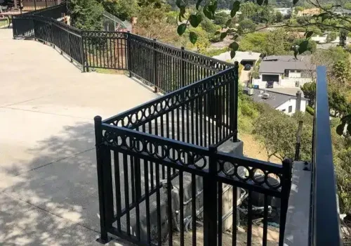 Gates-Fencing-Railing-Torrance-California-Modern-5-750x563-640w